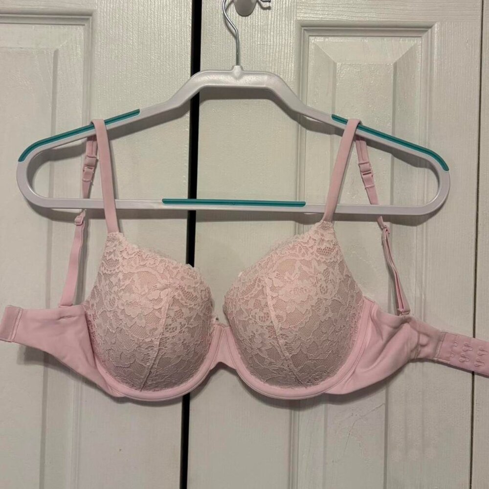 SKIMS Fits Everybody Lace T-Shirt Bra in cherry blossom 32DD
